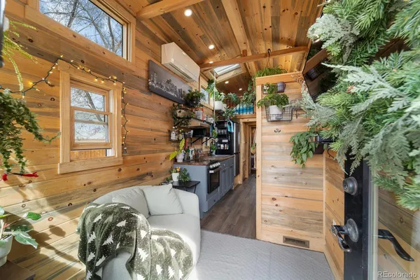 a view of entryway with patio
