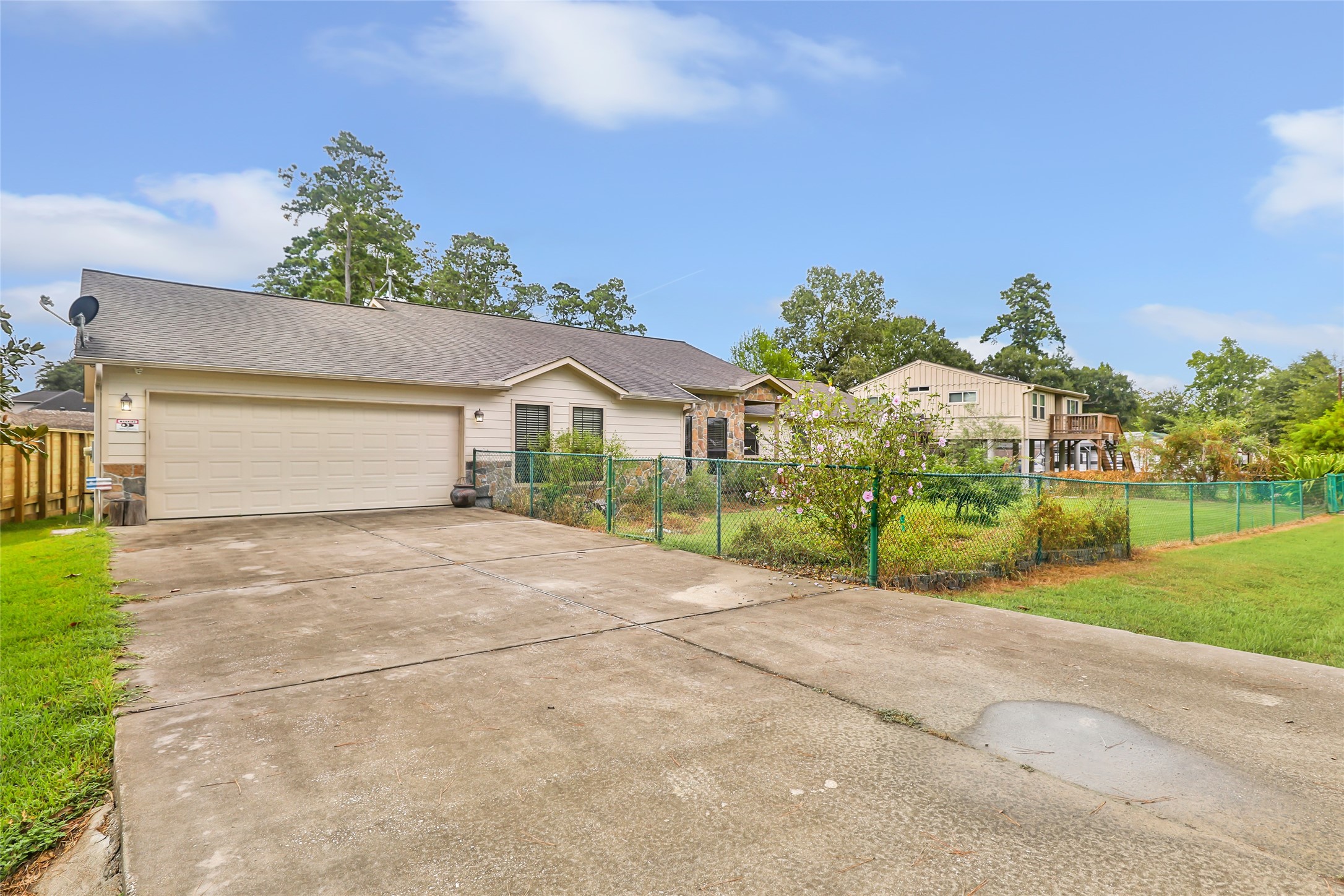 402 Havard Road Huffman, TX 77336 - Photo 3 of 44 Gallery Image 3
