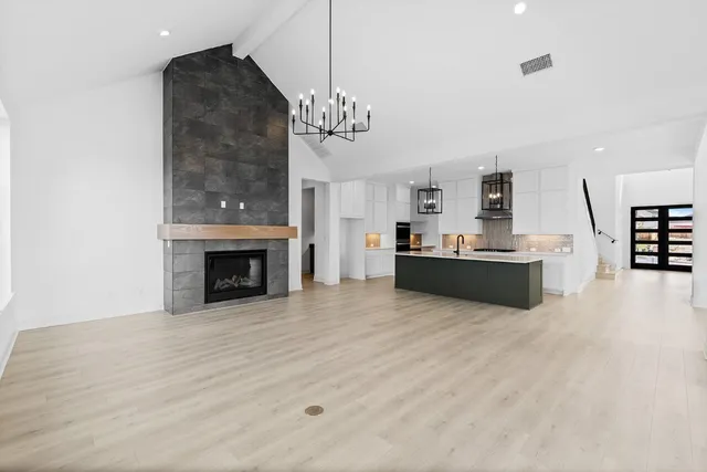 $1,039,900 | 300 Yaklin Drive, Liberty Hill, TX 78642