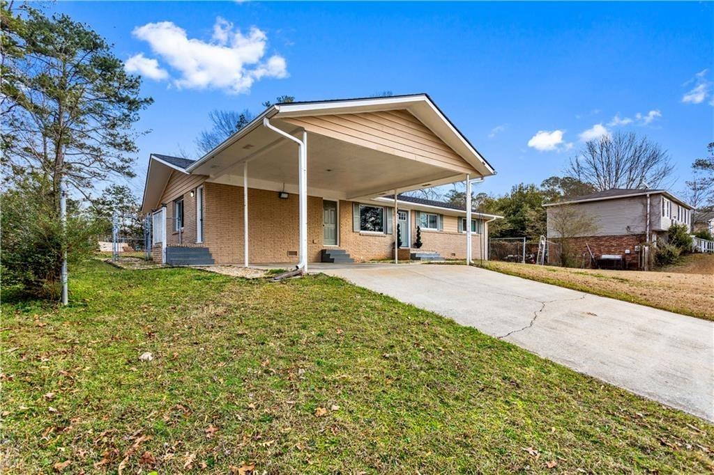 1646 Flicker Road Hampton, GA 30228 - Photo 2 of 38 a house view with a garden space