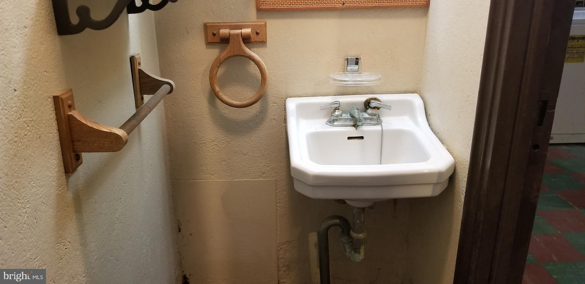 4039 Vernon Road Drexel Hill, PA 19026 - Photo 18 of 39