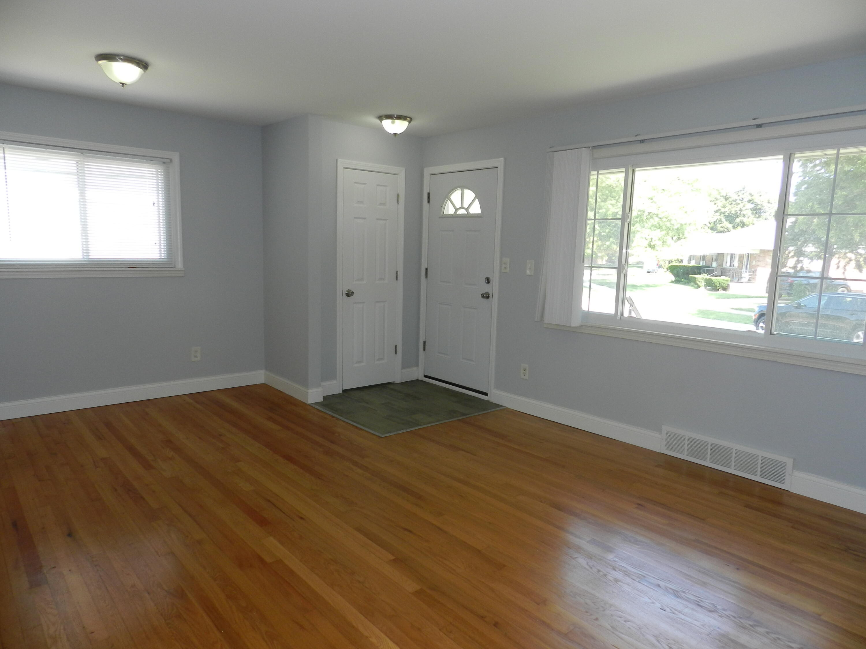 4318 Adams Circle Wayne, MI 48184 - Photo 6 of 30 DSCN5950