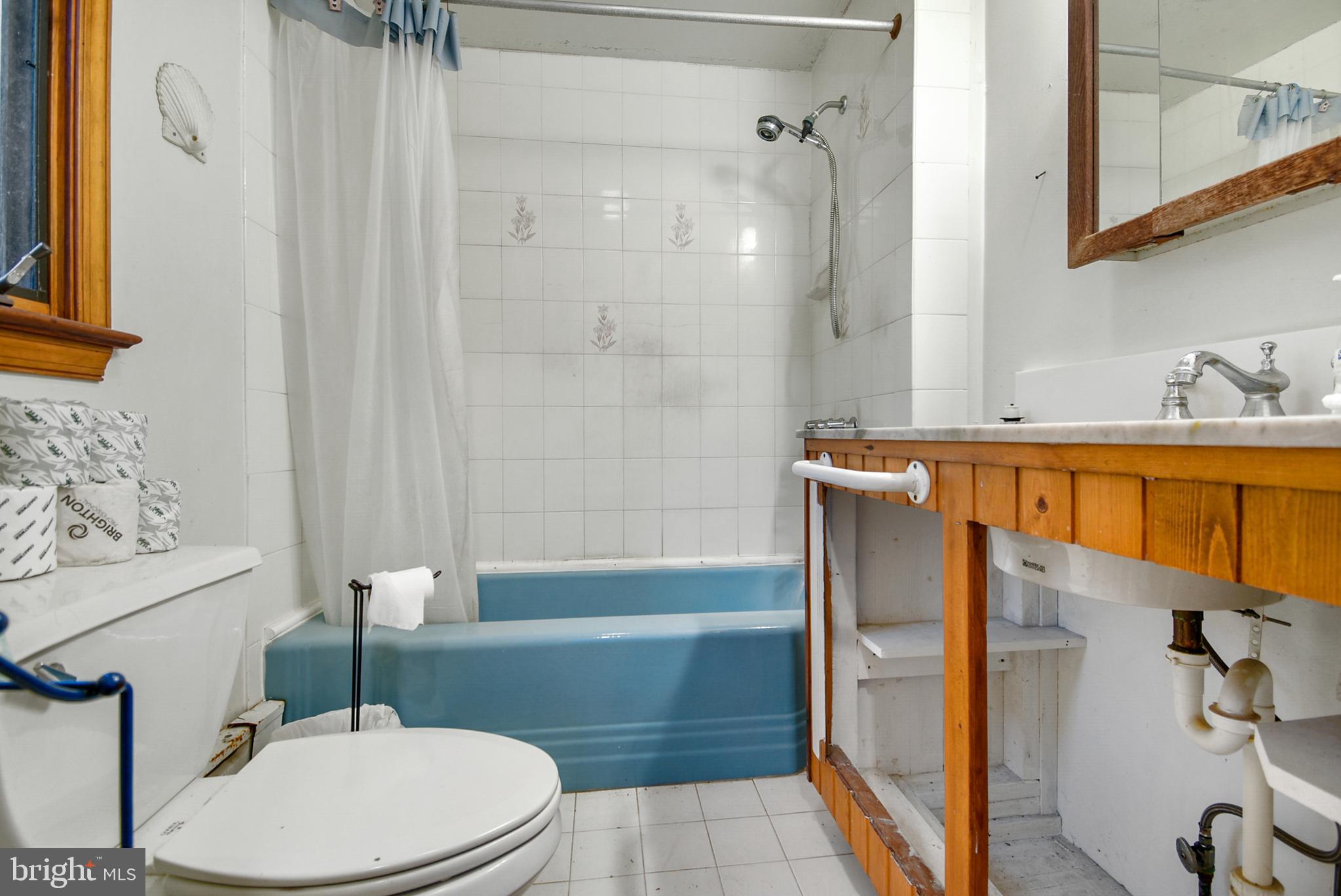 116 Sutton Road Ardmore, PA 19003 - Photo 9 of 23 Main floor full bathroom