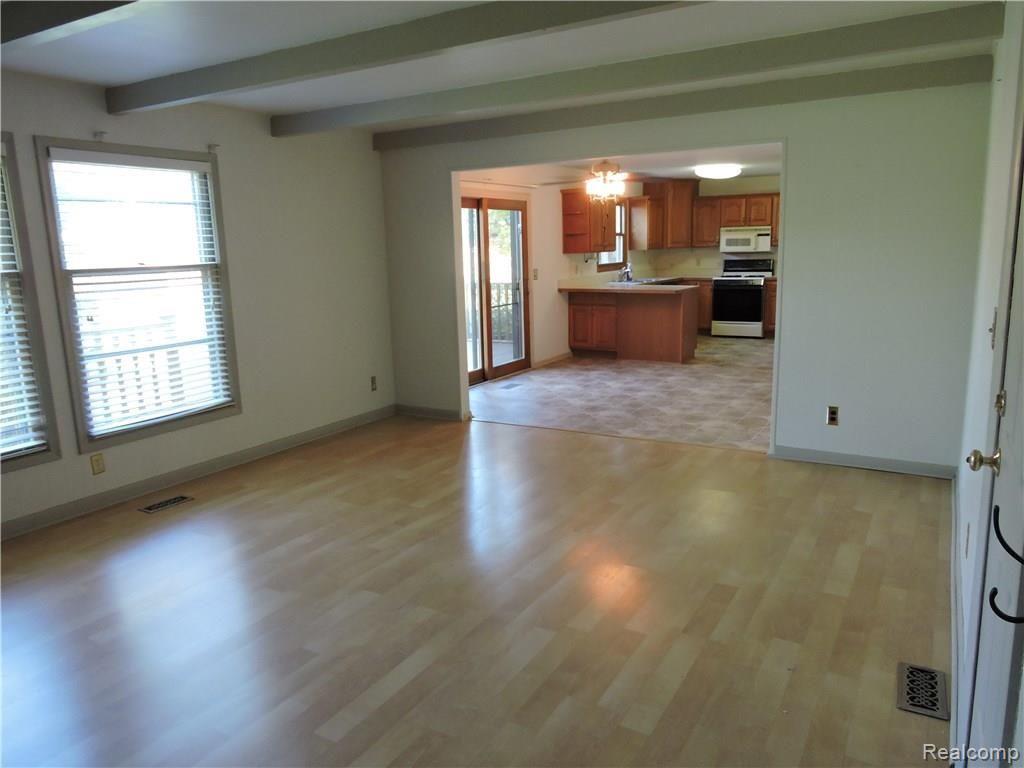 6263 Kings Pointe Road Grand Blanc, MI 48439 - Photo 14 of 41 DSCN1161.JPG
