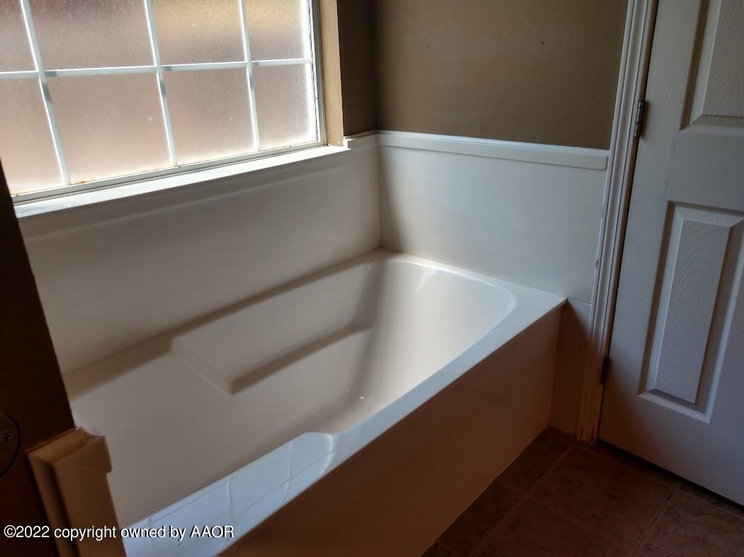 8115 Indian Trail Amarillo, TX 79110 - Photo 4 of 24 8115 c