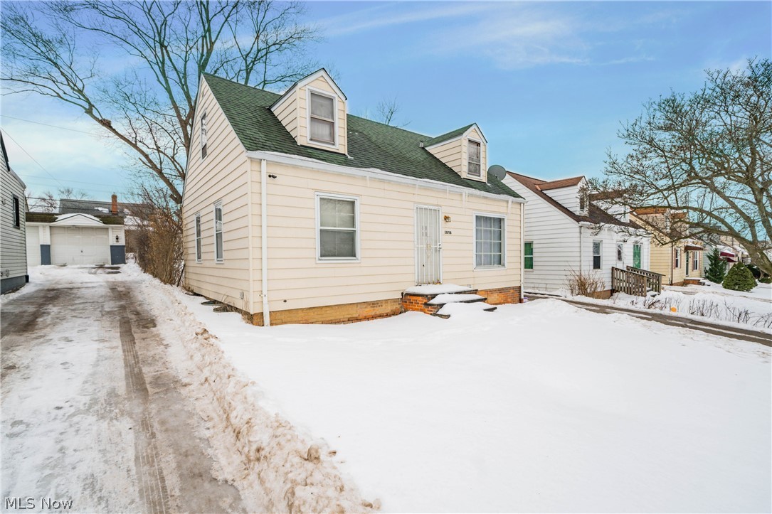 20718 Hansen Road Maple Heights, OH 44137 - Photo 3 of 35 Gallery Image 3