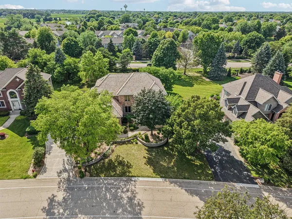 $774,900 | 641 Mason Lane, Lake In The Hills, IL 60156