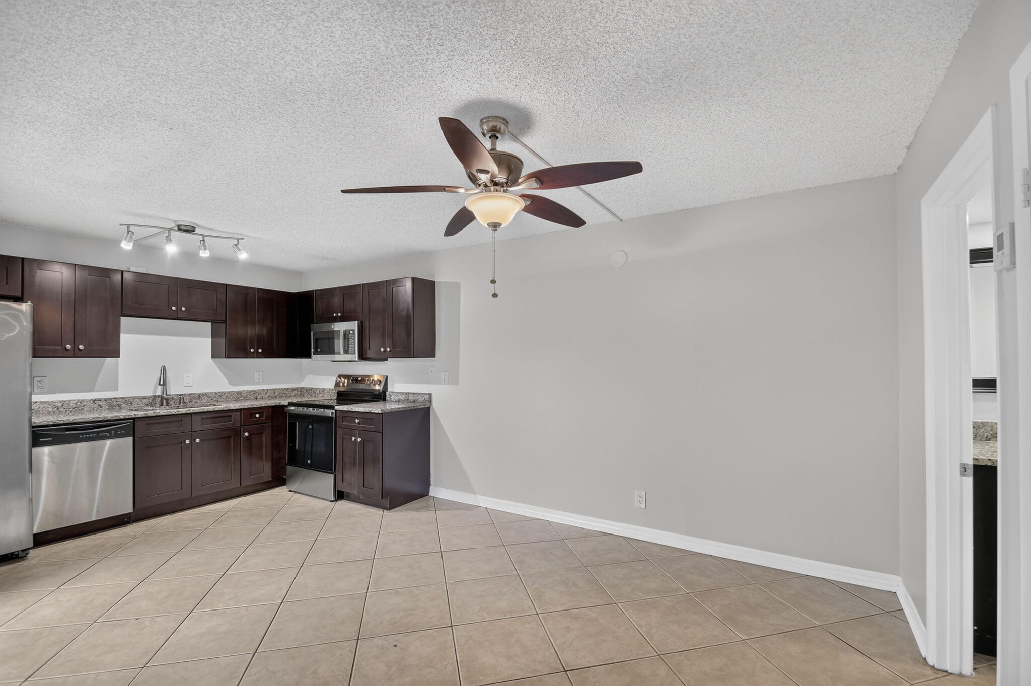 744 Springdale Circle Palm Springs, FL 33461 - Photo 10 of 40 15-web-or-mls-DSC_4036