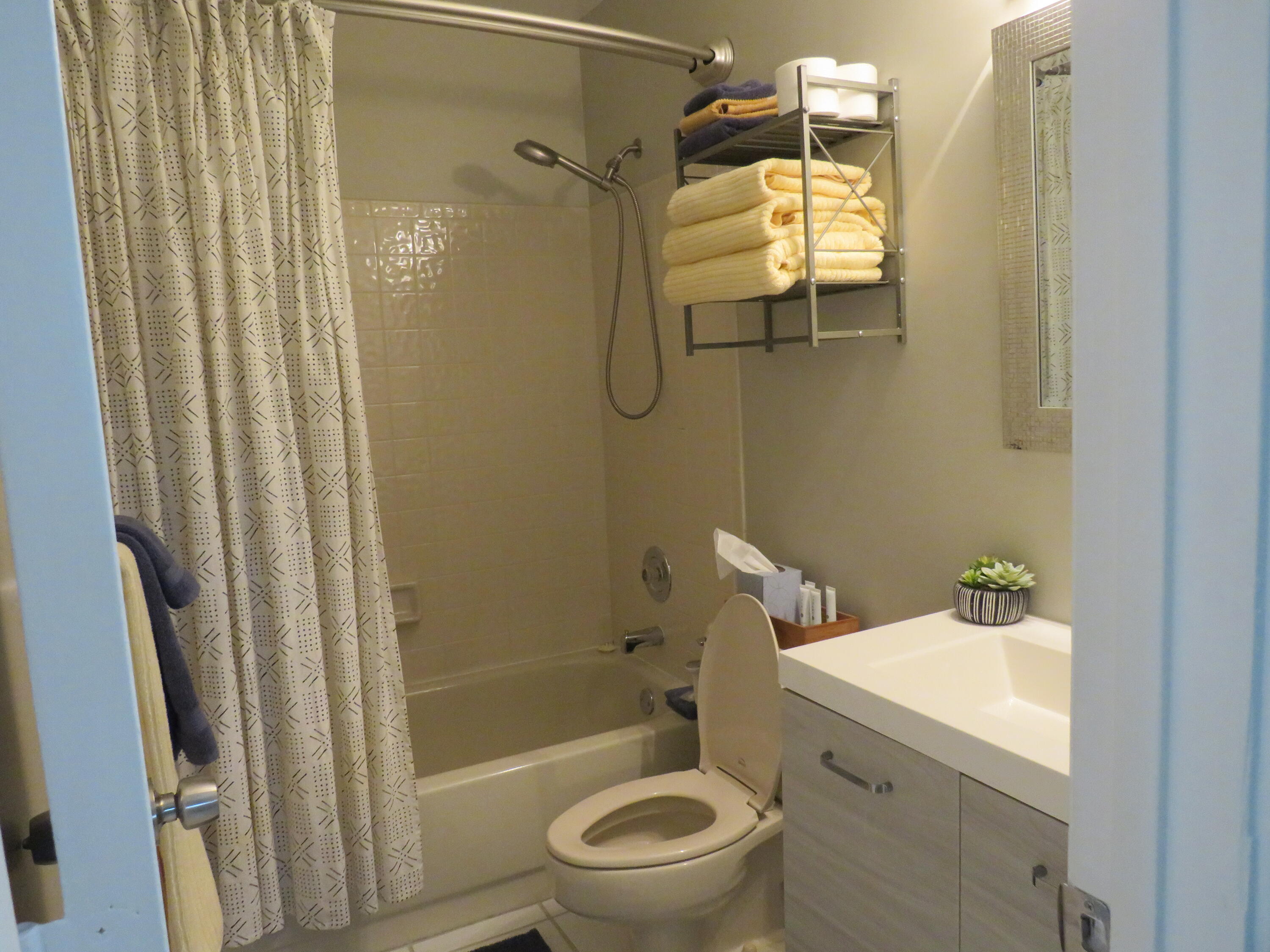 1740 Shower Tree Way Wellington, FL 33414 - Photo 19 of 22 Bathroom 2