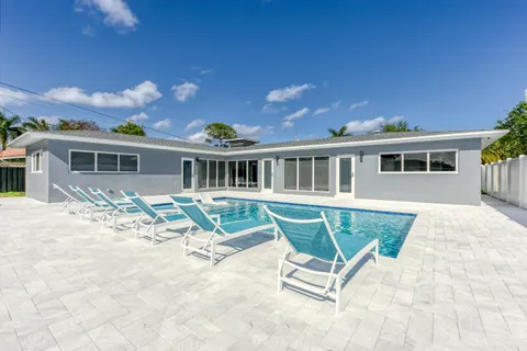a view of a house with backyard and sitting area
