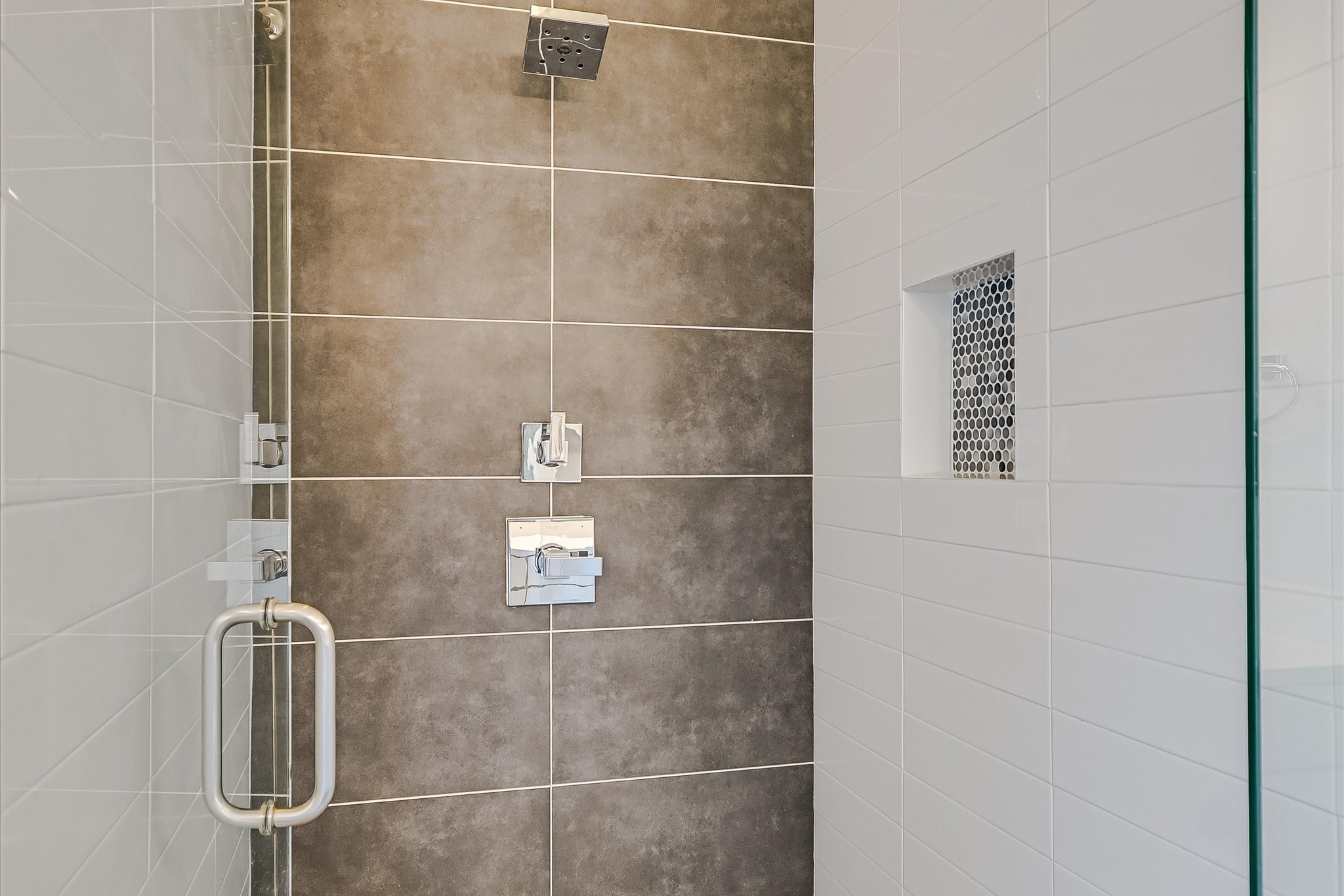 1131 Mason Avenue, Unit A Austin, TX 78721 - Photo 15 of 24 a bathroom with a shower