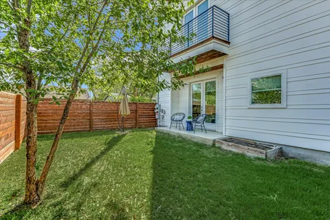 a view of a backyard with plants and a backyard