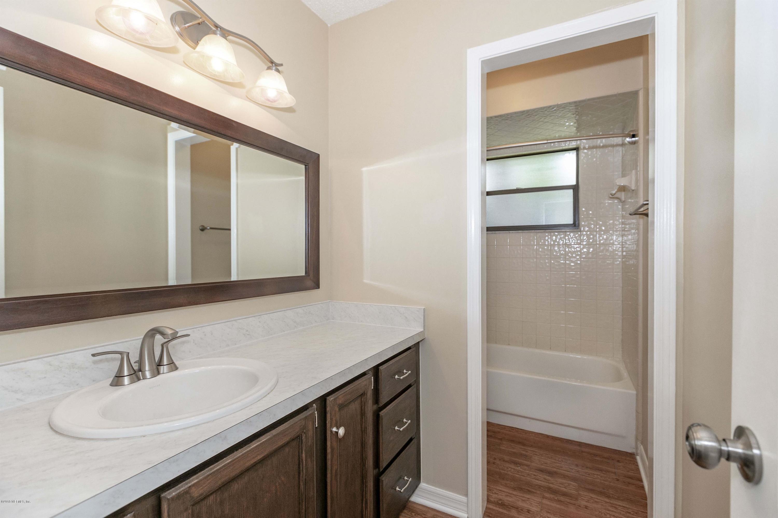 8143 Crosswind Road Jacksonville, FL 32244 - Photo 5 of 20 009_Bathroom