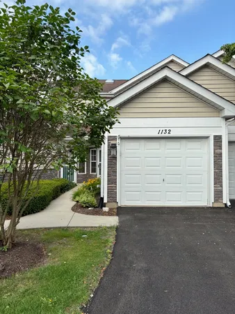 $2,350 | 1132 Regency Court, Schaumburg, IL 60193