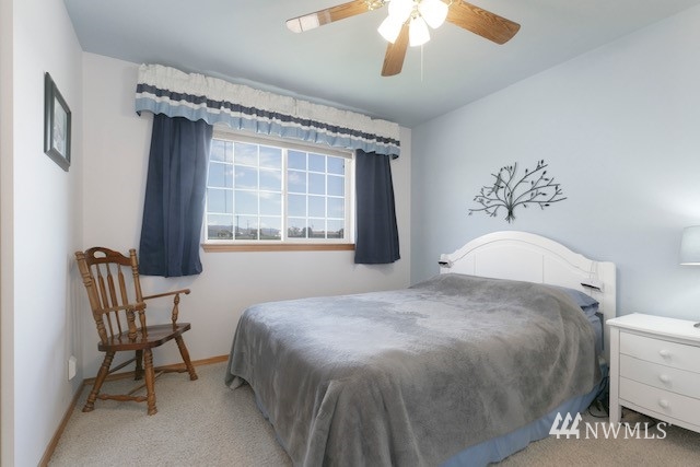 8970 Postma Road Moxee, WA 98936 - Photo 22 of 31 a bedroom with a bed and a window
