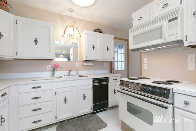 8970 Postma Road Moxee, WA 98936 - Photo 26 of 31 a kitchen with cabinets appliances and a sink