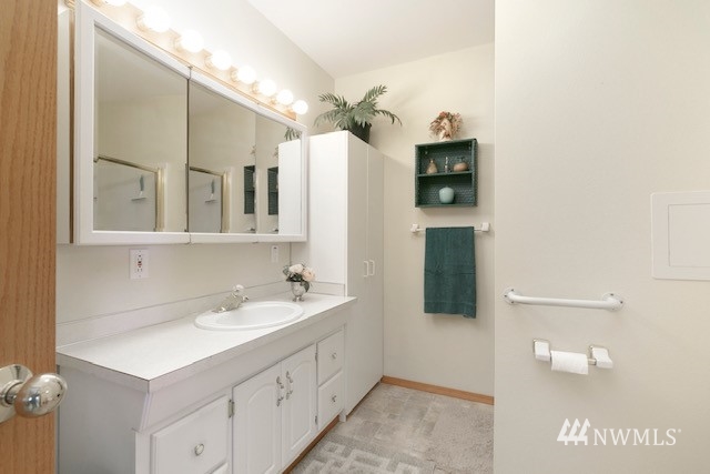 8970 Postma Road Moxee, WA 98936 - Photo 29 of 31 a bathroom with a sink vanity and mirror