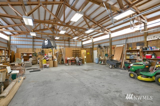 8970 Postma Road Moxee, WA 98936 - Photo 30 of 31 a view of a garage with parked cars
