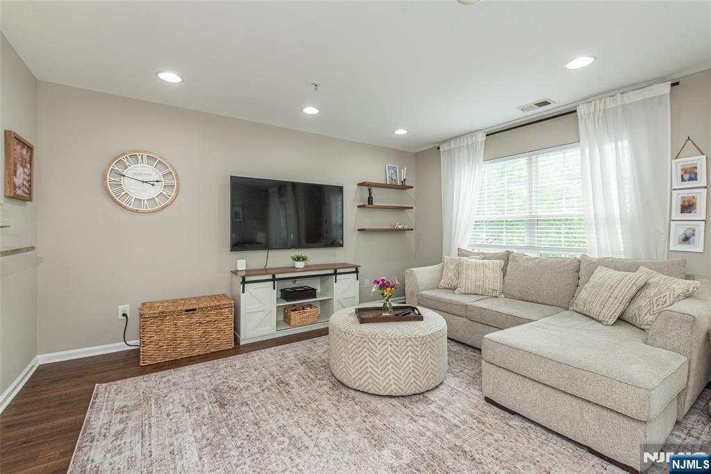 92 Carter Road Wanaque, NJ 07420 - Photo 5 of 21