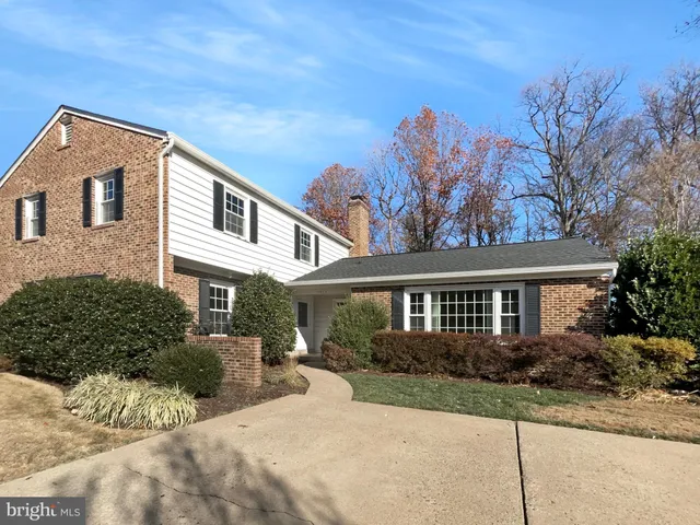 $970,000 | 5815 Jane Way, Alexandria, VA 22310