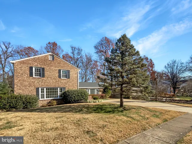 $970,000 | 5815 Jane Way, Alexandria, VA 22310