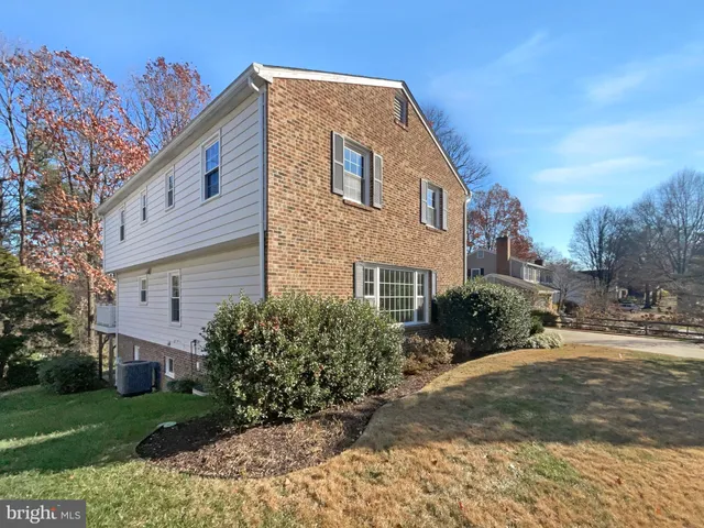 $970,000 | 5815 Jane Way, Alexandria, VA 22310