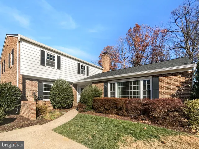 $970,000 | 5815 Jane Way, Alexandria, VA 22310