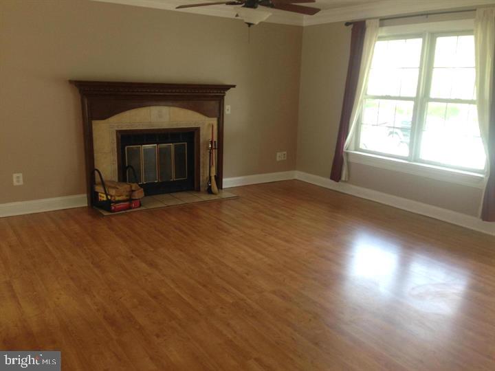 3439 Brookhaven Road Pasadena, MD 21122 - Photo 5 of 5 Living room