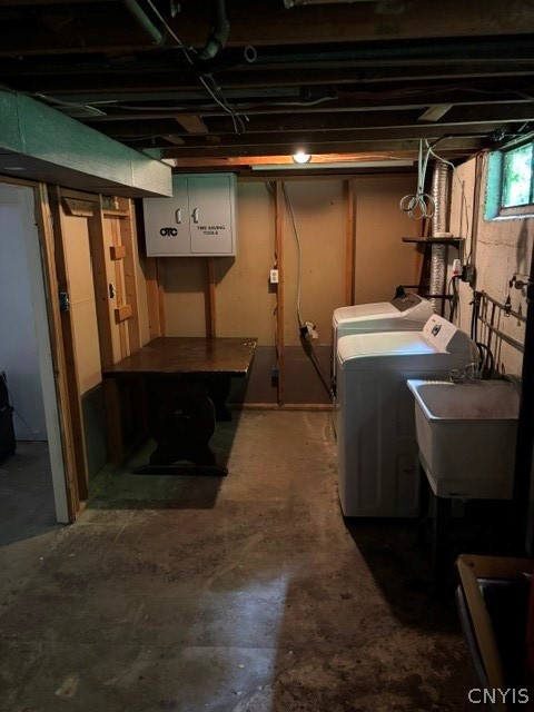 118 Parsons Road Camillus, NY 13031 - Photo 14 of 17 Laundry