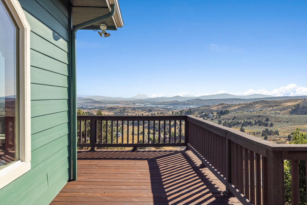 3427 Plum Hill Road Klamath Falls, OR 97601 - Photo 10 of 75 3427PlumHillDr-71