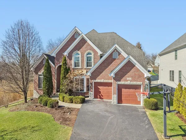 $1,233,000 | 824 Megan Court, Westmont, IL 60559