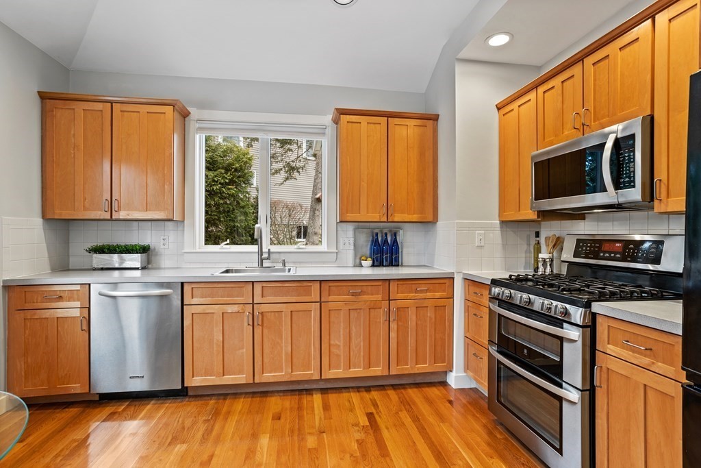 78 Springs Road Bedford, MA 01730 - Photo 5 of 29 Gallery Image 5