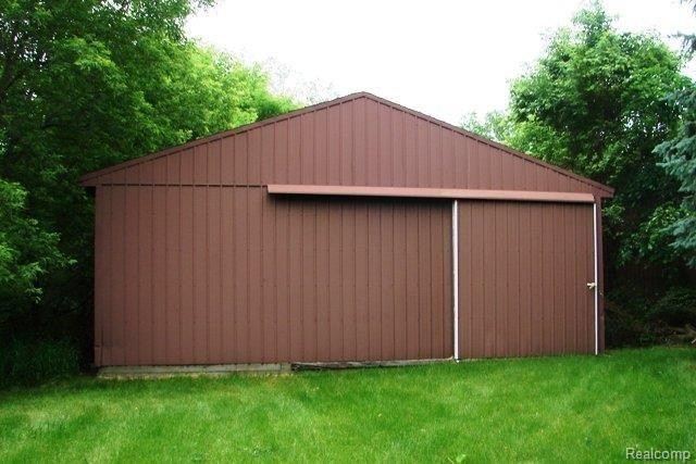 621 Bowers Road Lapeer, MI 48446 - Photo 8 of 9 Pole Barn