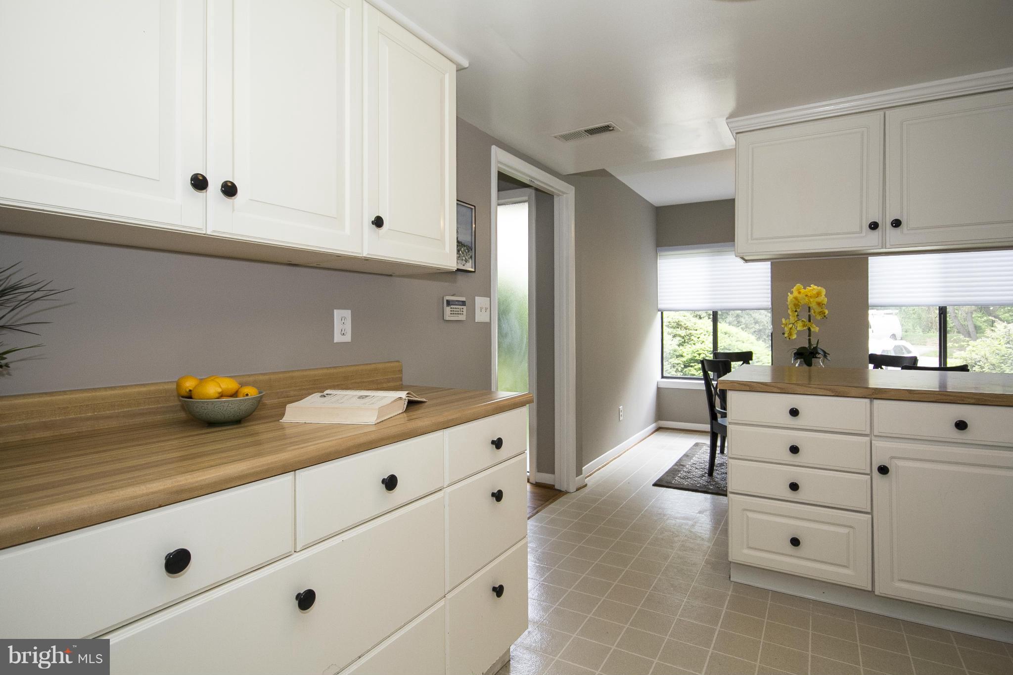 9712 Basket Ring Road Columbia, MD 21045 - Photo 8 of 25 Kitchen