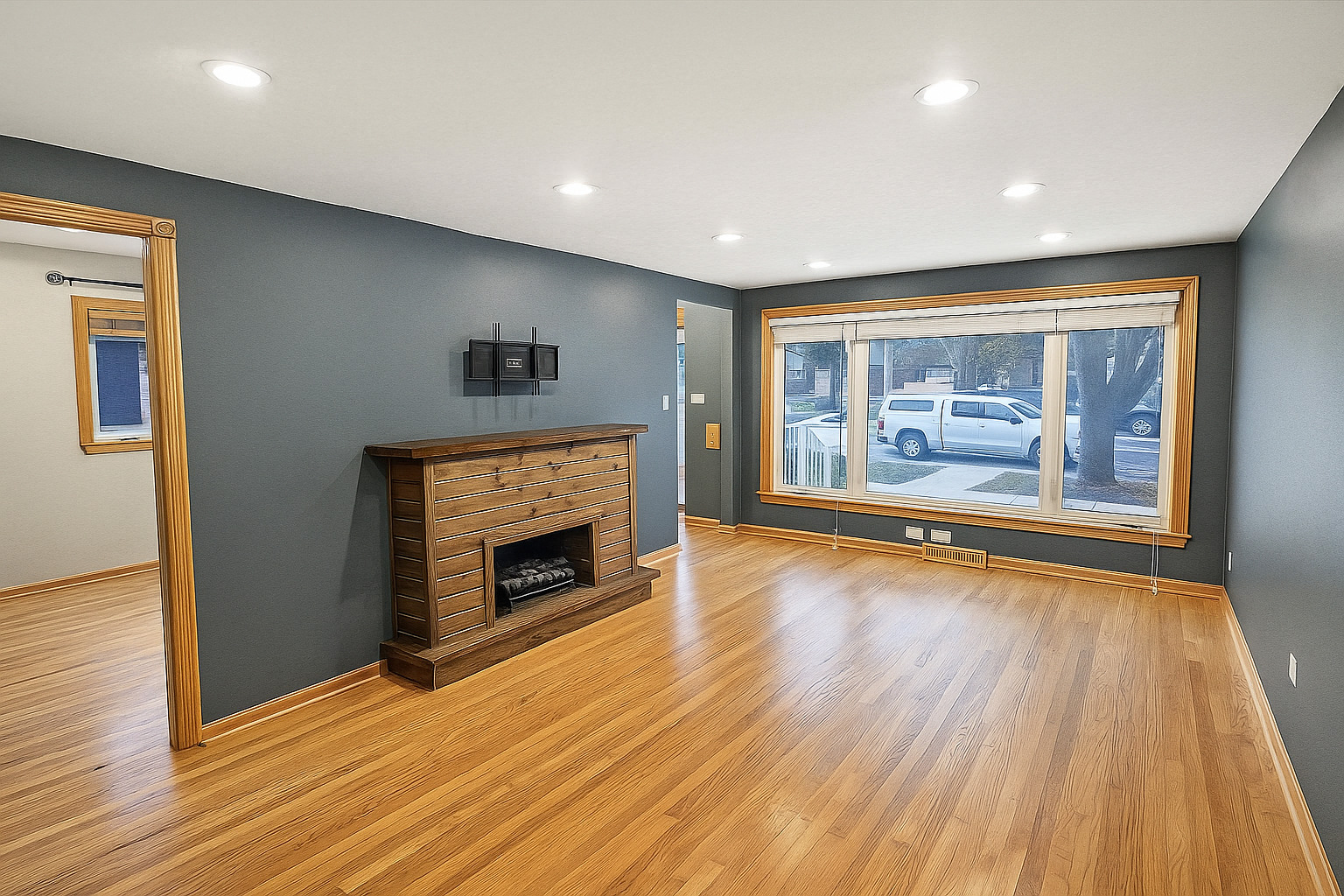 5155 South Mobile Avenue Chicago, IL 60638 - Photo 2 of 17