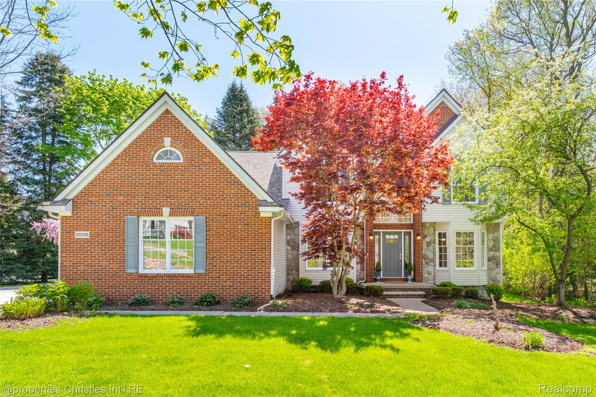 2005 North Splitstone Pinckney, MI 48169 - Photo 1 of 57 Front exterior