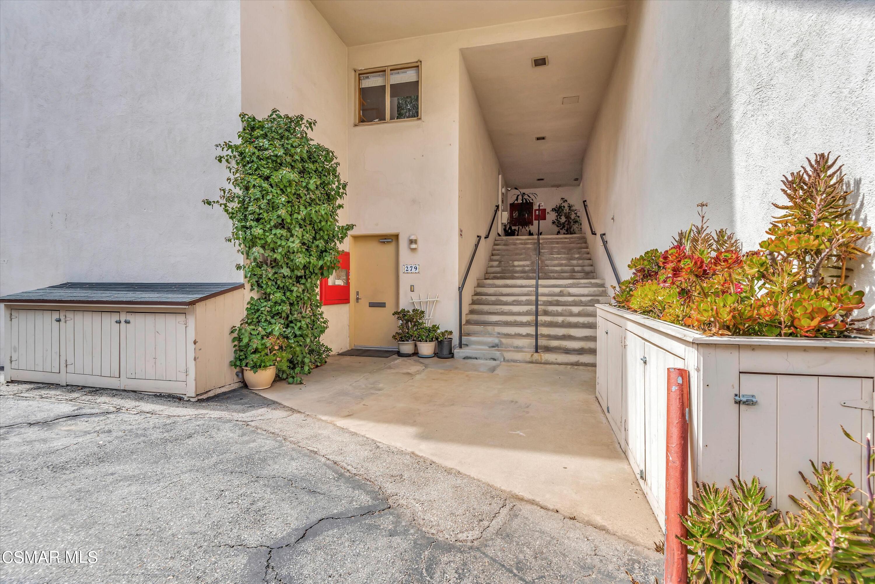 279 South Barrington Avenue, Unit E11, Los Angeles, CA 90049 Compass