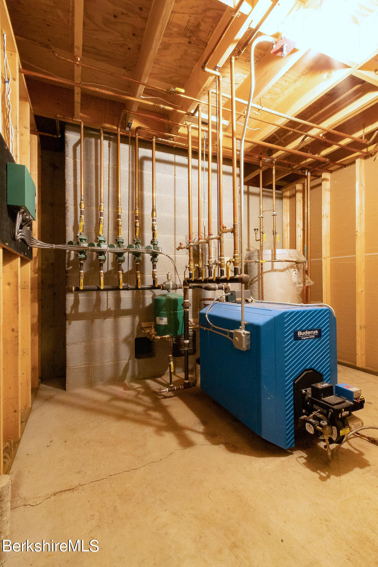 6 Oxbow Road Egremont, MA 01230 - Photo 39 of 42 a room with pool table and a chair