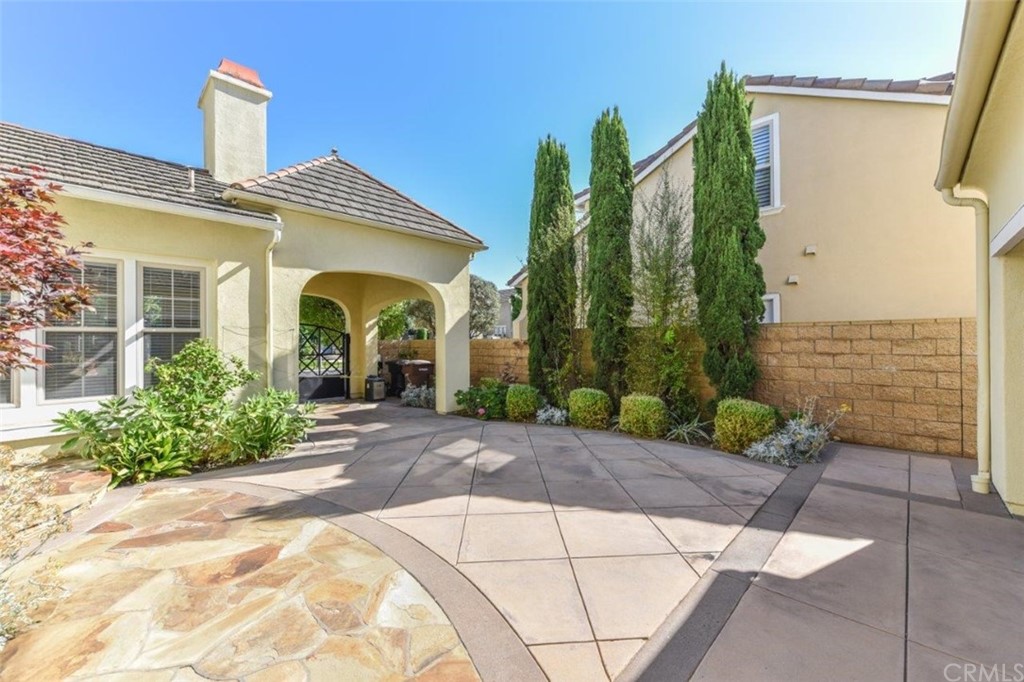 19 Ferrand Newport Coast, CA 92657 - Photo 7 of 74 a front view of a house with garden