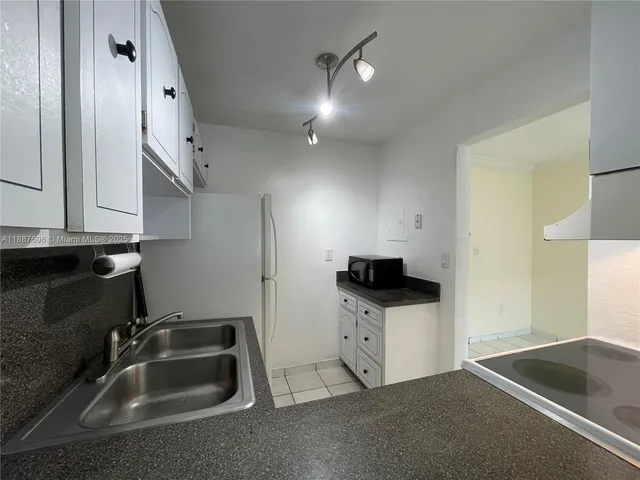 $1,700 | 10361 North Kendall Drive, Unit B4, Miami, FL 33176