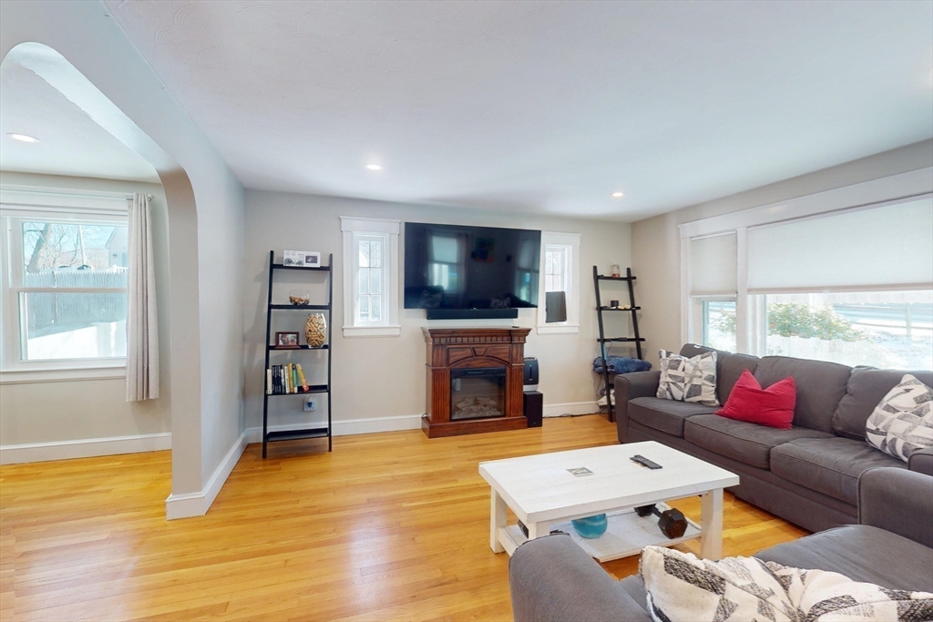 1393 Trapelo Road Waltham, MA 02451 - Photo 17 of 36 Gallery Image 17