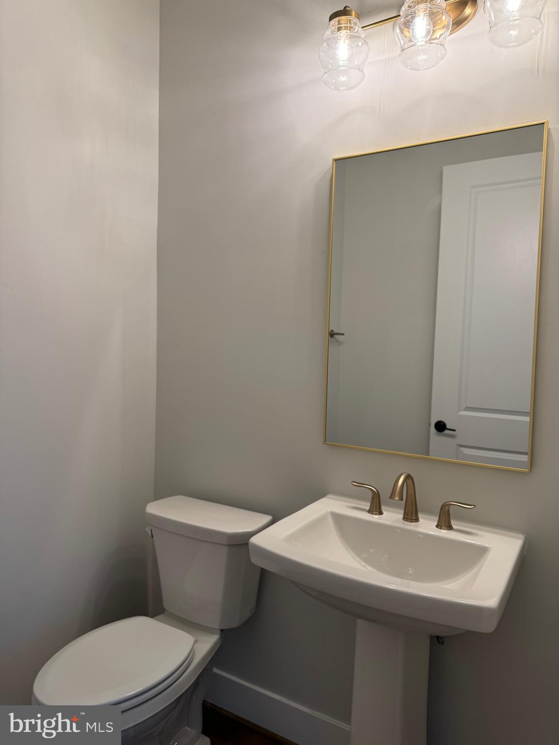 9779 Azure Alley Bethesda, MD 20817 - Photo 19 of 48 Hall bathroom