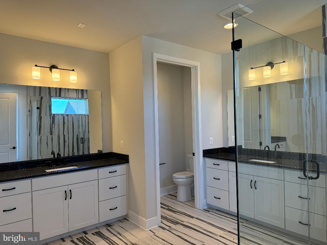 9779 Azure Alley Bethesda, MD 20817 - Photo 22 of 48 Primary bathroom