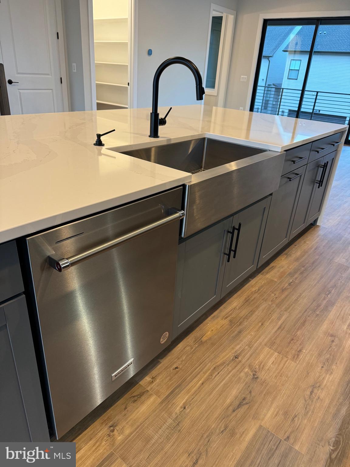 9779 Azure Alley Bethesda, MD 20817 - Photo 7 of 48 Deep sink