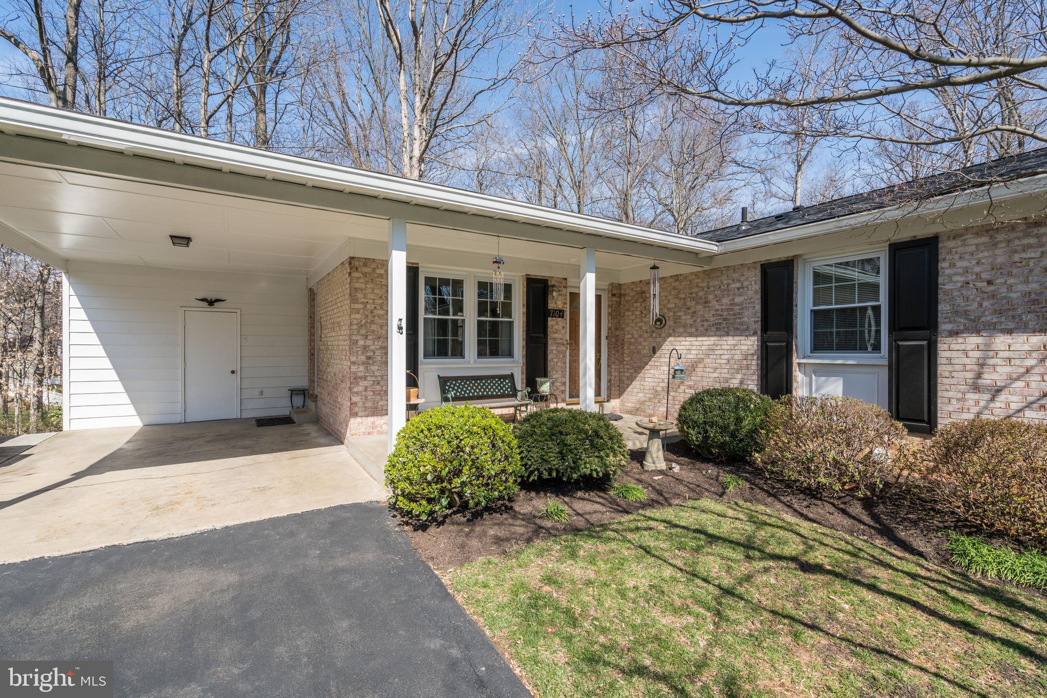 7104 Bear Court Springfield, VA 22153 - Photo 4 of 67 Gallery Image 4