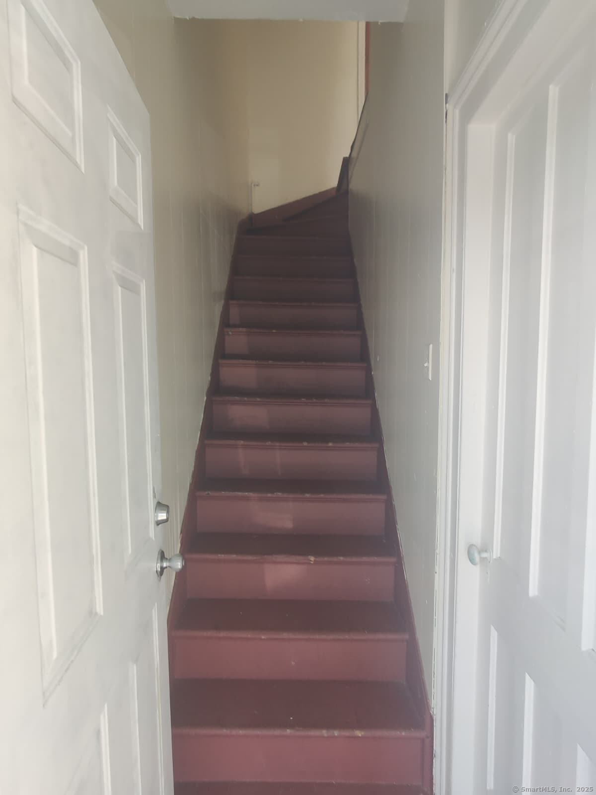 322 Catherine Street Bridgeport, CT 06604 - Photo 5 of 28 a view of entryway