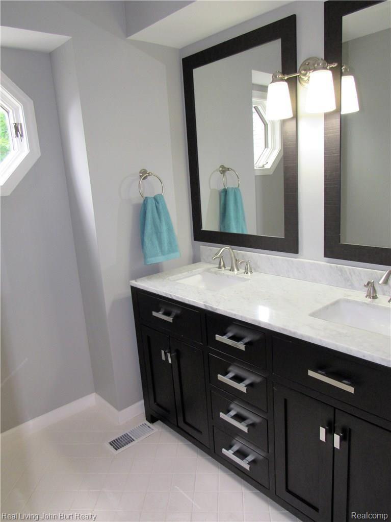 4849 Herd Road Metamora, MI 48455 - Photo 35 of 42 upstairs bath