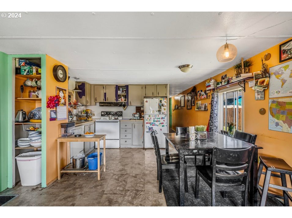 2065 Bayview Road West Tillamook, OR 97141 - Photo 12 of 21 Gallery Image 12