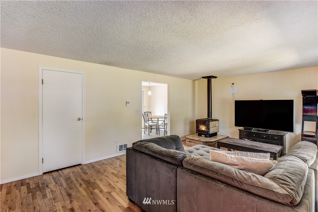 622 212th Street Southwest Bothell, WA 98021 - Photo 3 of 16