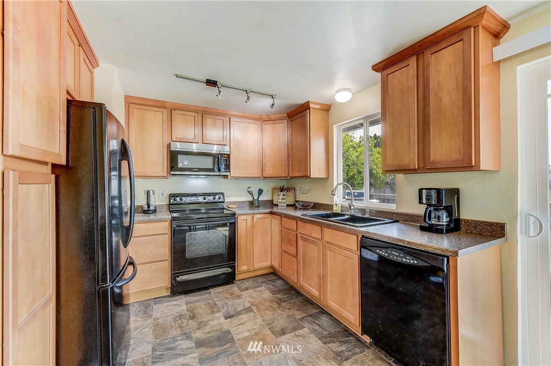 622 212th Street Southwest Bothell, WA 98021 - Photo 6 of 16